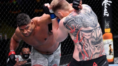 UFC八角笼中的新老交替：沃尔科夫重拳终结“毁灭者”欧沃瑞姆